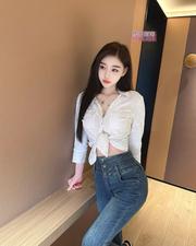 暑假兼职骨感小妞雪慢慢