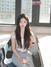 白裙迷人大学生