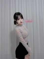 济南肤白美乳小野猫