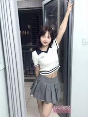 开档丝袜豪乳小骚娃